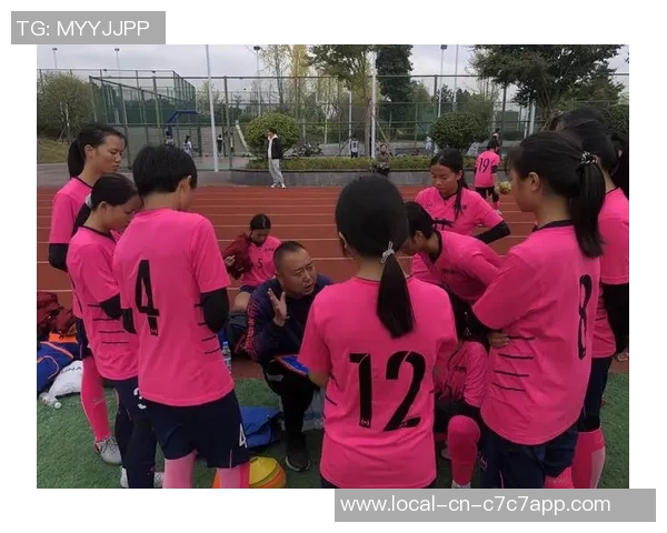 孩子学习足球与篮球的优缺点分析及对身心发展的影响探讨 孩子学习足球与篮球的优缺点分析及对身心发展的影响探讨